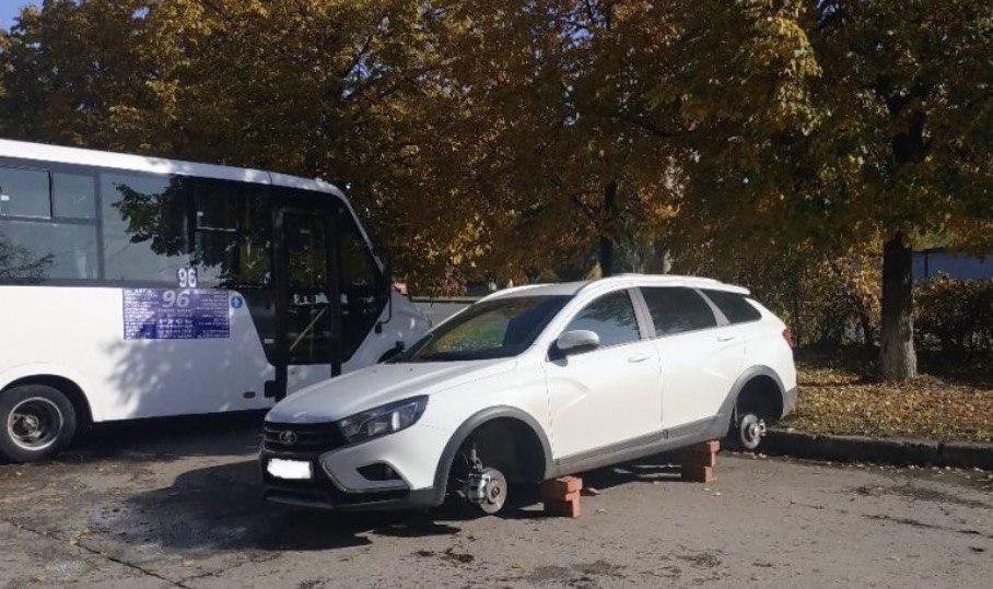 В Тольятти обезврежена банда воров, кравших диски с Lada Vesta