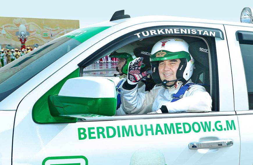 Президент Туркмении продемонстрировал свои инженерные способности в автомобилестроении