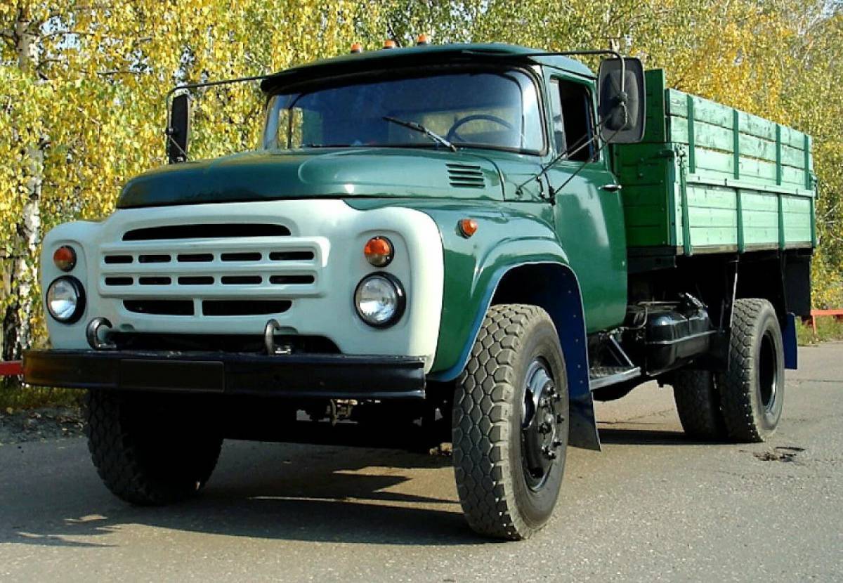Эксперт рассказал, в чем советский ЗИЛ-130 был лучше американских и европейских грузовиков