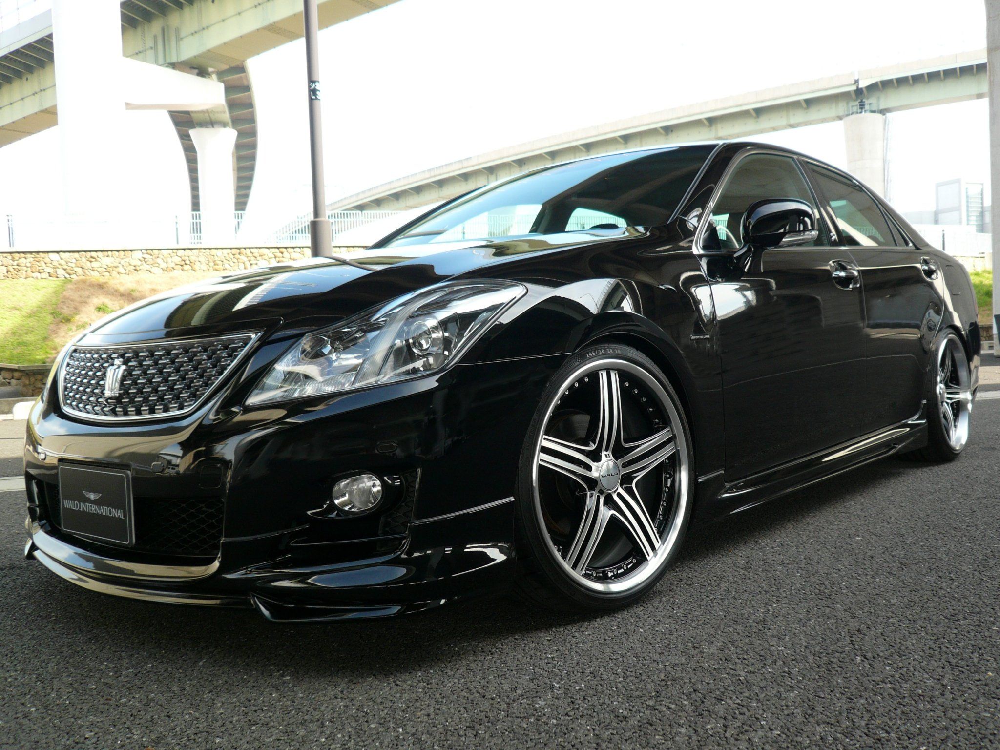 Toyota crown фото