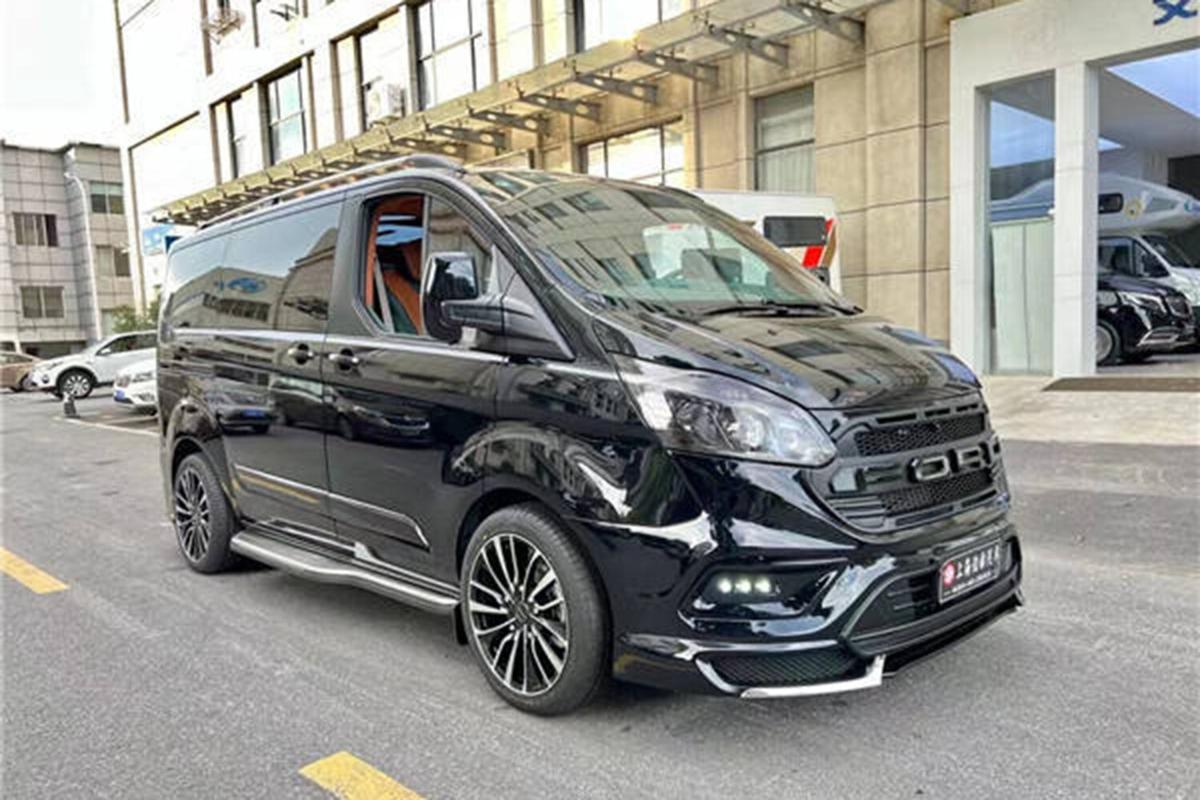 В России появились минивэны Ford Transit Custom 2023 года по цене от 5 млн рублей 
