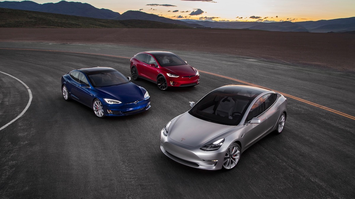 Найдена причина неожиданного ускорения электрокаров Tesla
