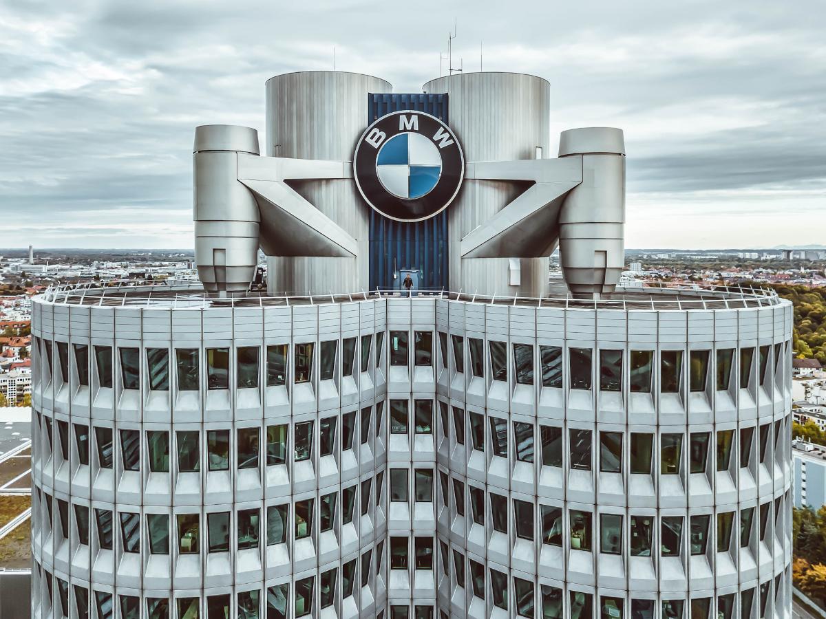 Компания BMW продолжает разработку бензиновых двигателей, несмотря на запрет ДВС в будущем