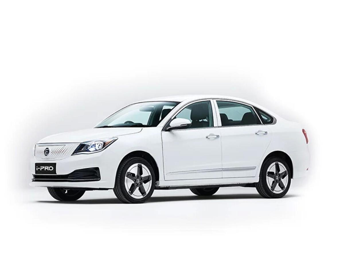 НАПИ: траты на седан Evolute i-Pro в такси составят 5 млн рублей за три года 