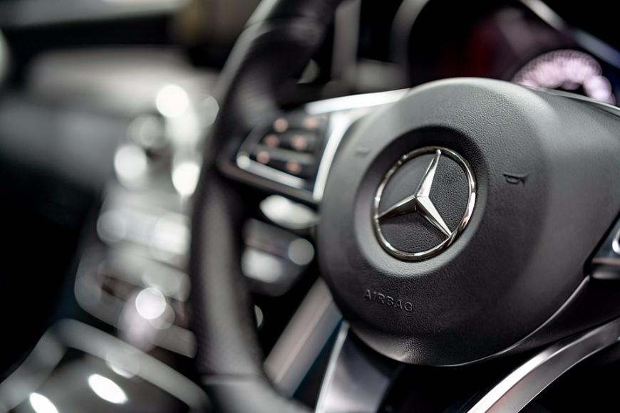 Mercedes-Benz лидирует в «большой немецкой тройке» по выручке с продаж