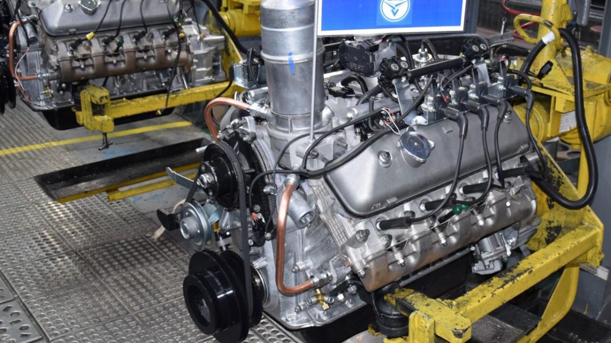 На заводе СОЛЛЕРС возобновили производство восьмицилиндровых двигателей ЗМЗ