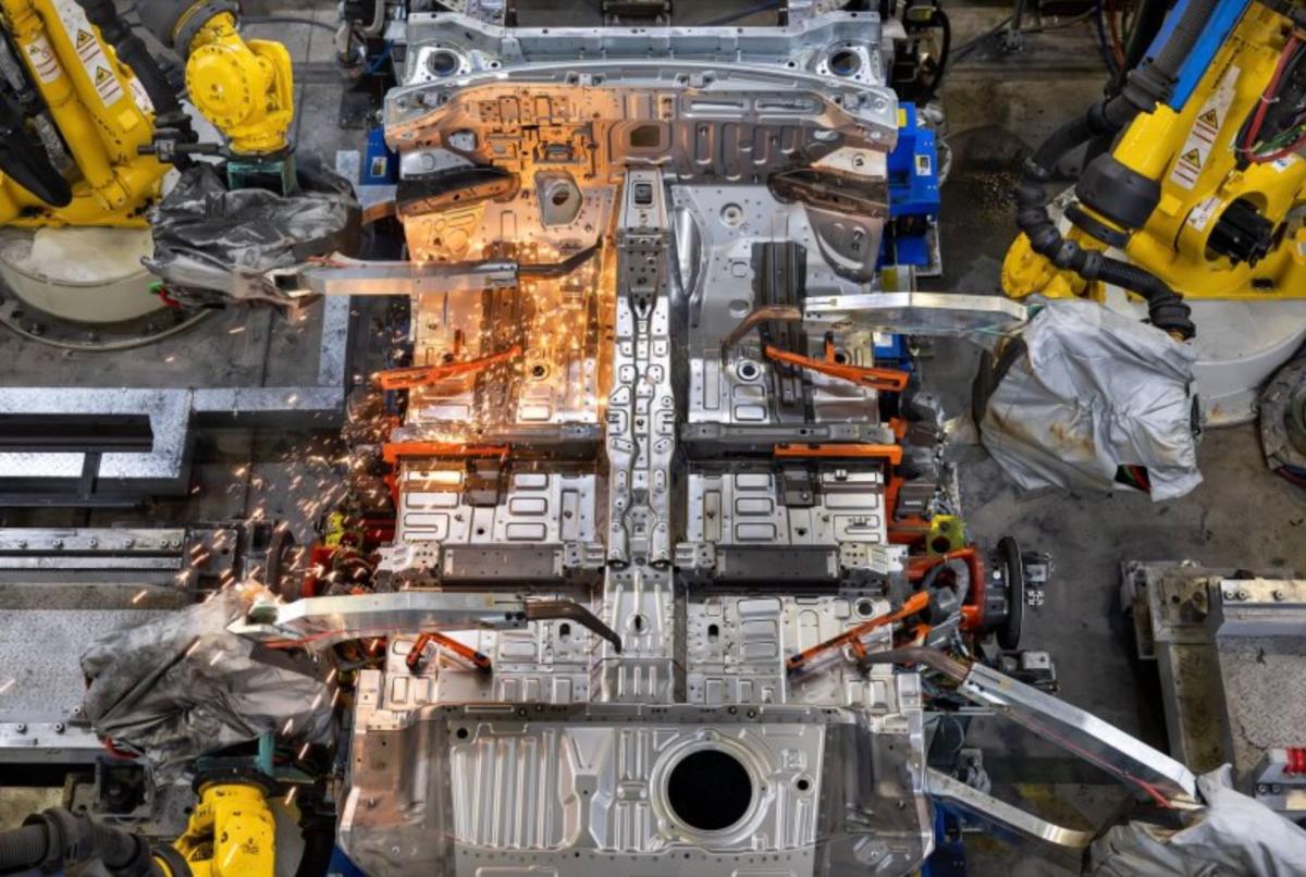 Иллюстрация 101auto.ru: В Петербурге начали выпускать Jeland J7 вместо Chevrolet и Opel