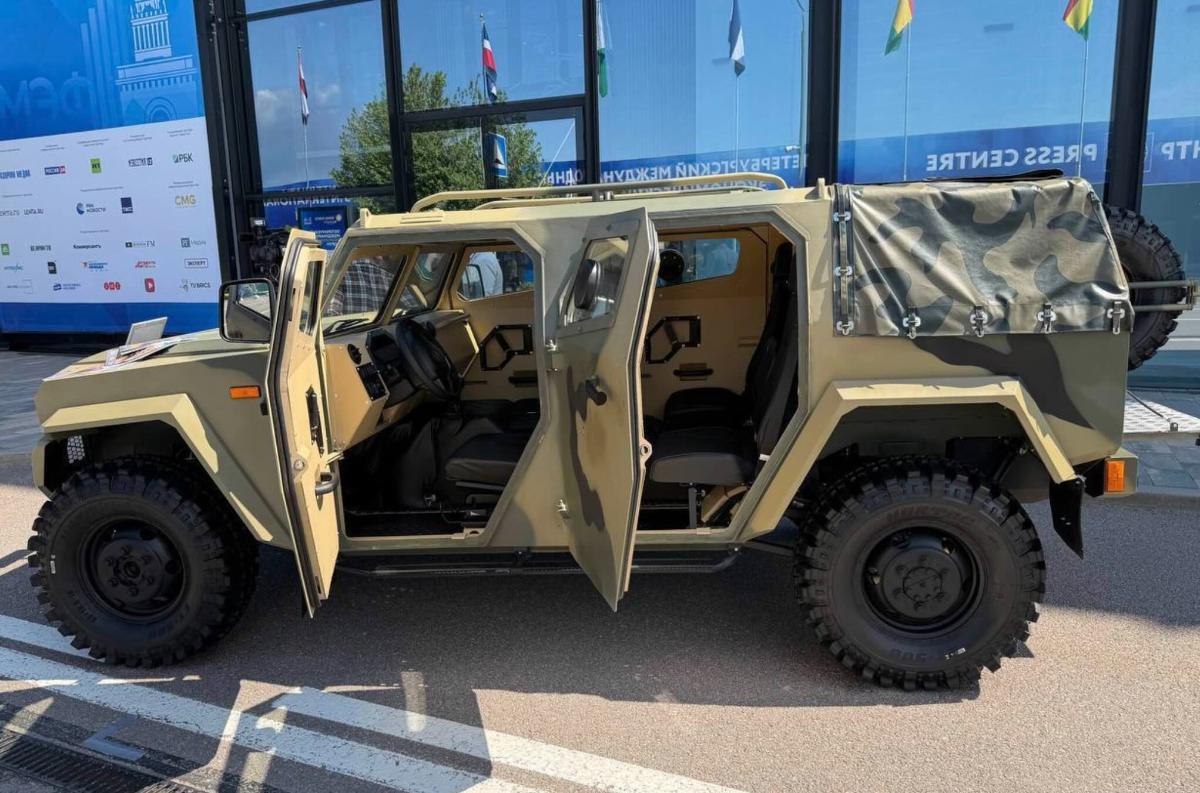 Калашников представил внедорожник «Комбат Б» на ПМЭФ-2026