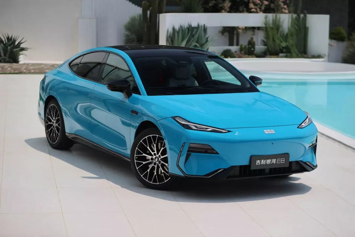 Невероятно: Geely E8 за 2.36 млн руб. дешевле Lada Vesta