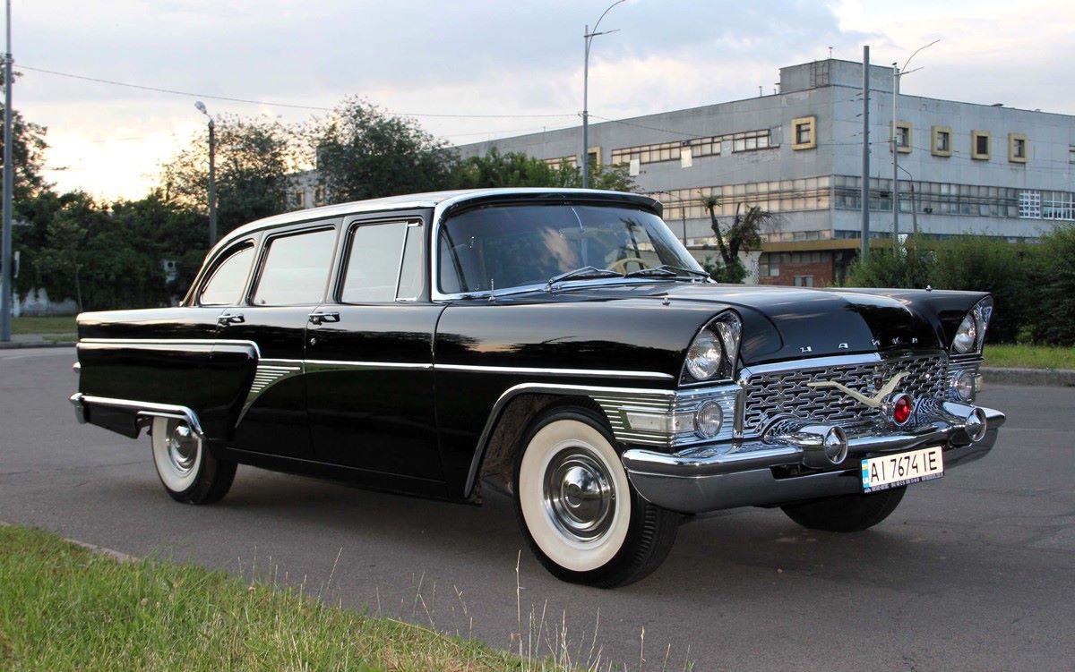 Летящая легенда ГАЗ-13 Чайка – икона стиля советского автомобилестроения