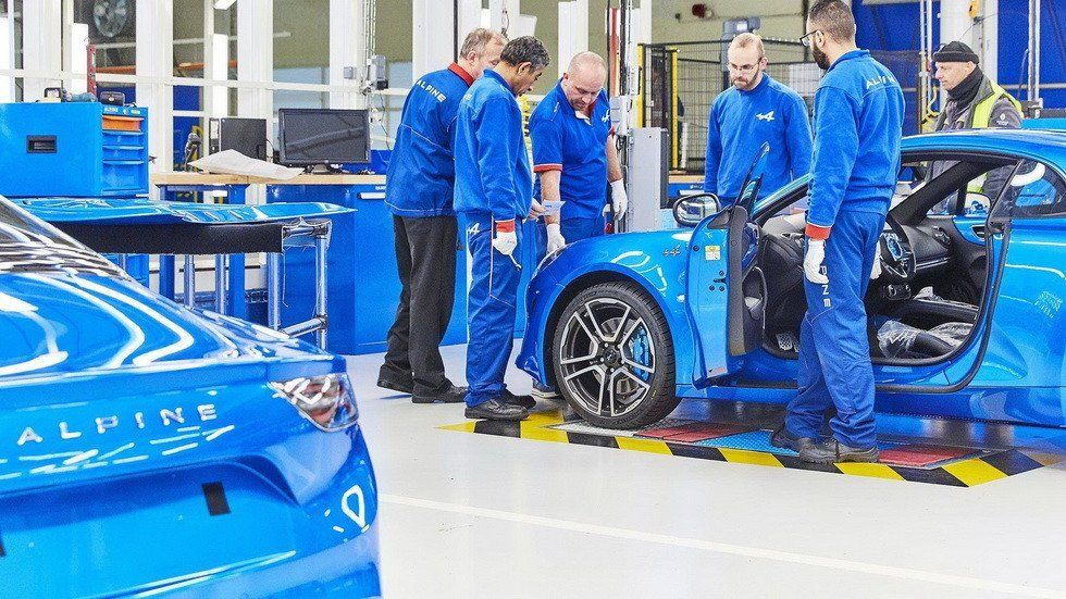 Спорткар Alpine A110 «встал» на конвейер