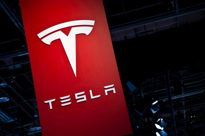 Компания Tesla обвинила Rivian в краже своих разработок 
