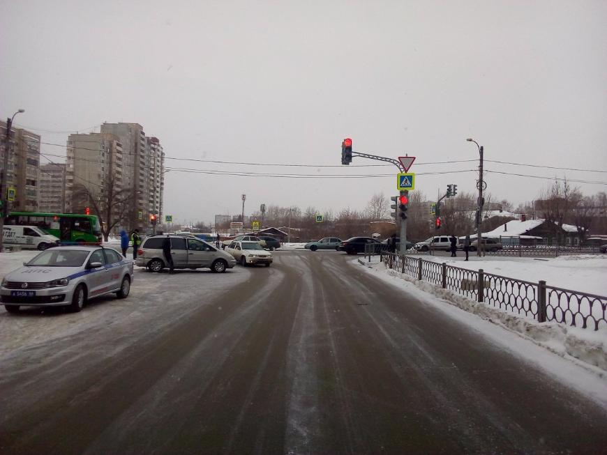 В ДТП в Екатеринбурге пострадали два человека