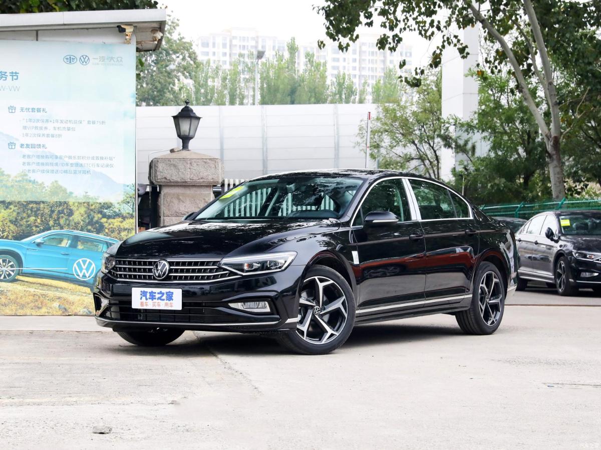 Компания VOLKSWAGEN начинает продажи обновленного седана Magotan в Китае