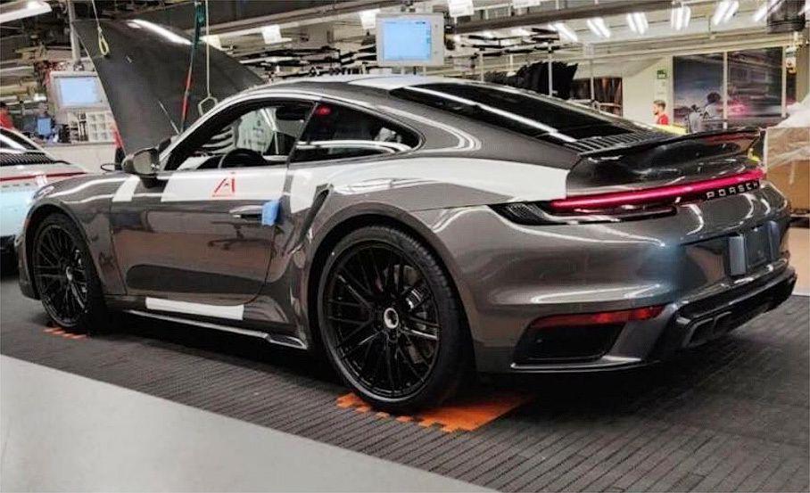 В Сети появилась первая и пока единственная фотография Porsche 911 Turbo