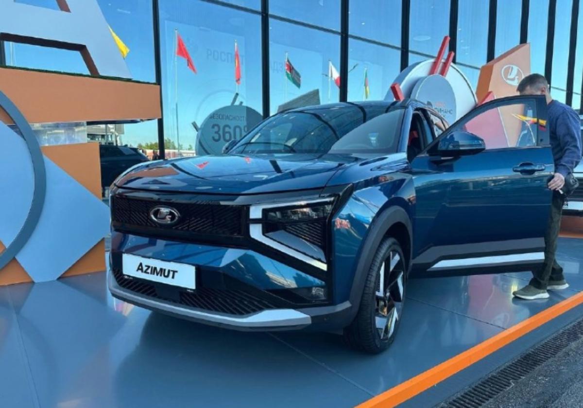 В Санкт-Петербурге показали почти готовый кроссовер LADA Azimut: фото