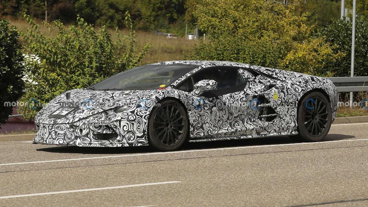 Приемник Lamborghini Aventador дебютирует в конце марта 2023 года