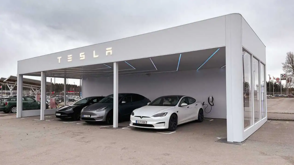 Tesla открывает свой первый центр дистанционного тест-драйва в Европе