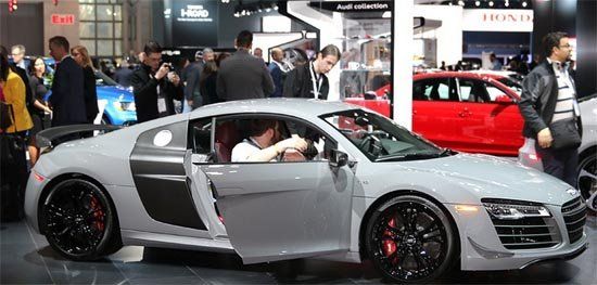 Audi выкатила на автовыставку в Нью-Йорке люксовый спорткар R8