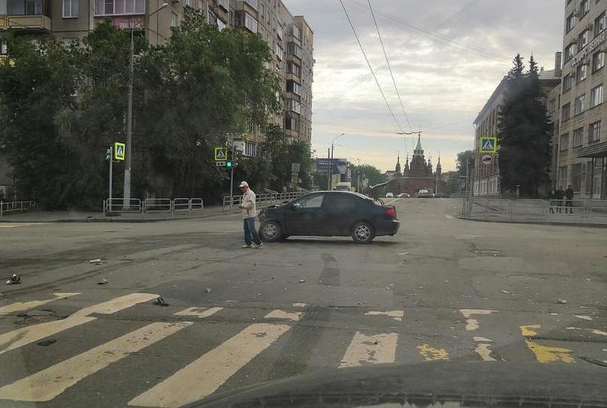 Три иномарки попали в жесткое ДТП в Челябинске