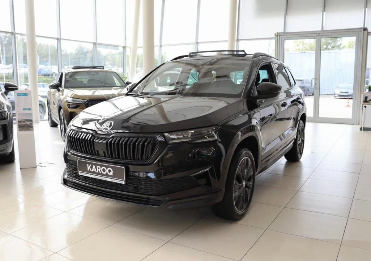 Дилеры РФ новые Skoda Karoq 2025 года продают со скидками до 500 тысяч 
