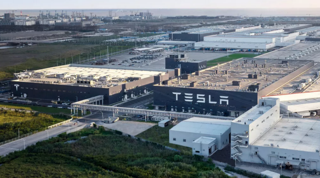 Tesla сократила премии для китайских рабочих после несчастного случая со смертельным исходом
