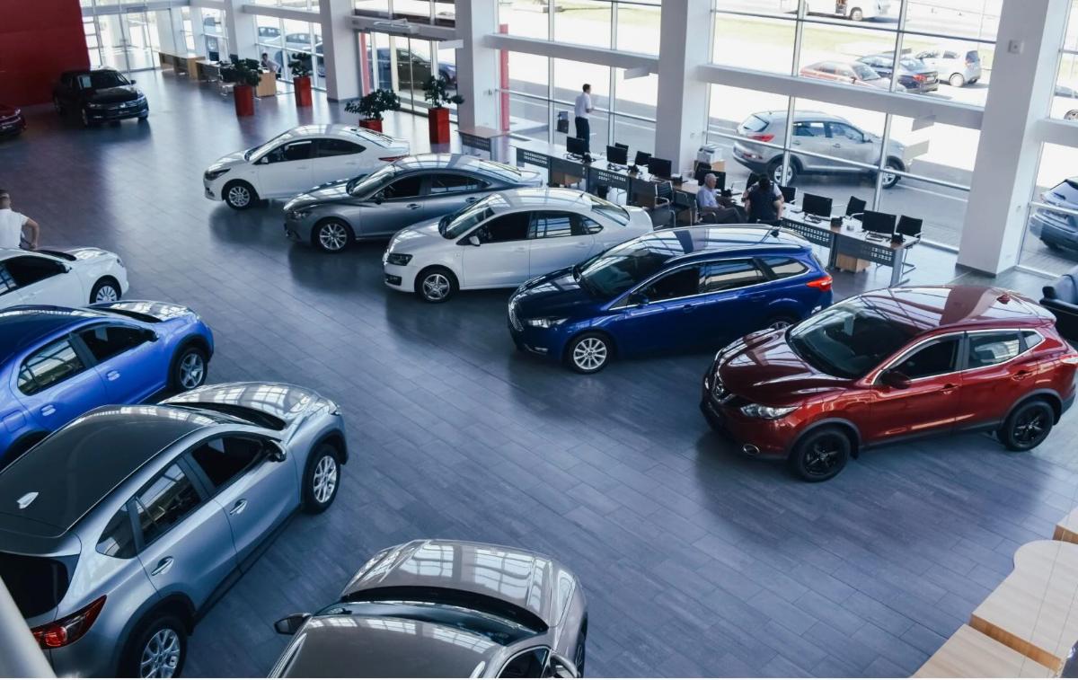 Продажи авто в РФ за неделю упали на 5%: сильнее всего снизился спрос на LCV