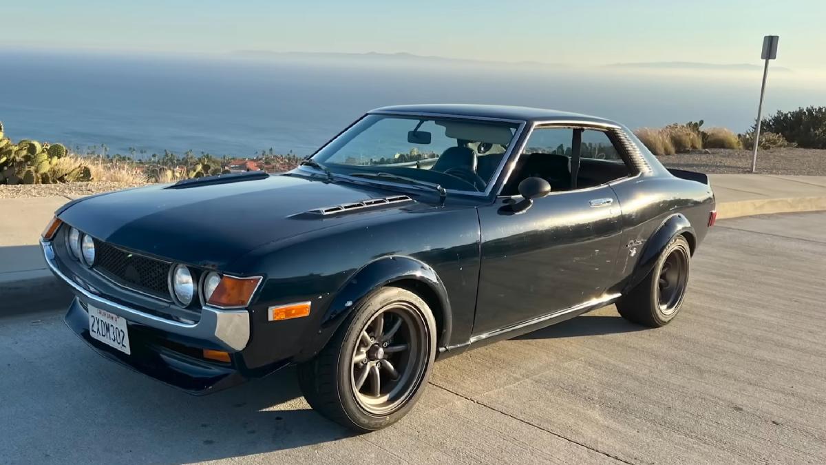 На продажу выставили спорткар Toyota Celica 1972 года, которая 20 лет простояла в гараже