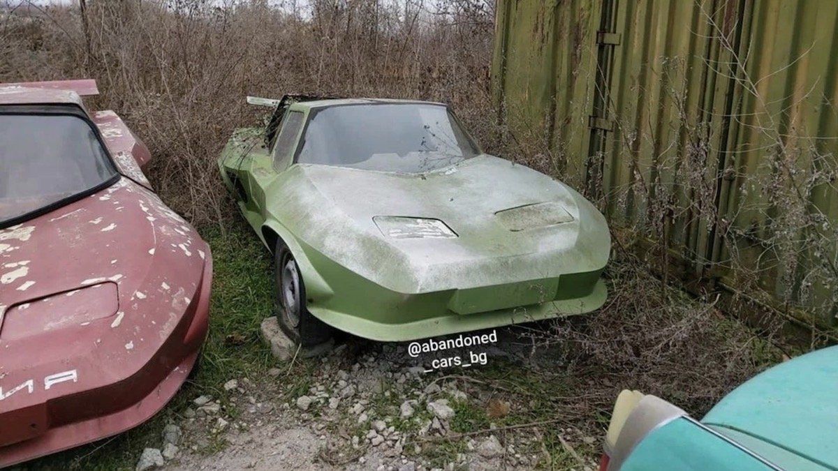 В интернете показали уникальные спорткары-самоделки, брошенные в Болгарии