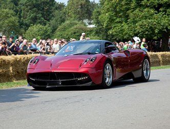 Pagani привезет в Женеву новый спортивный автомобиль