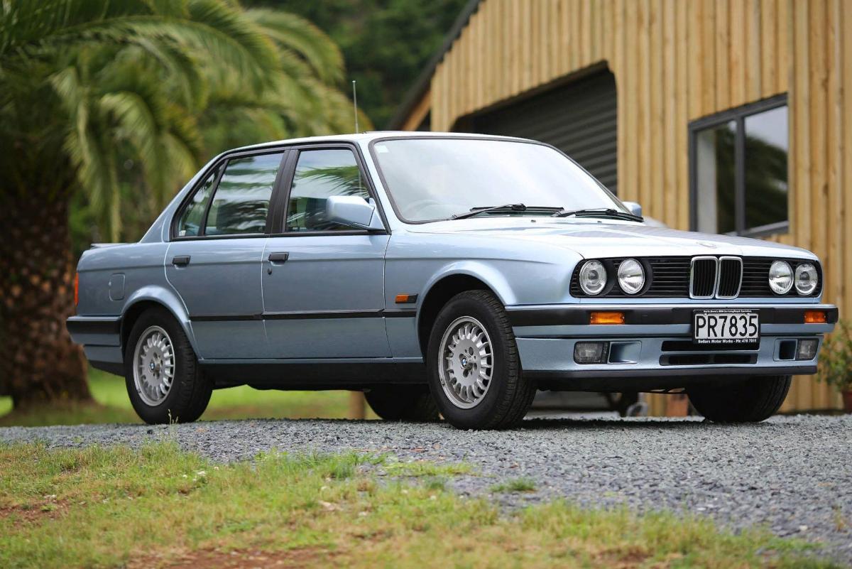После реставрации, этот седан BMW 325iC E30 1988 года выглядит как новый