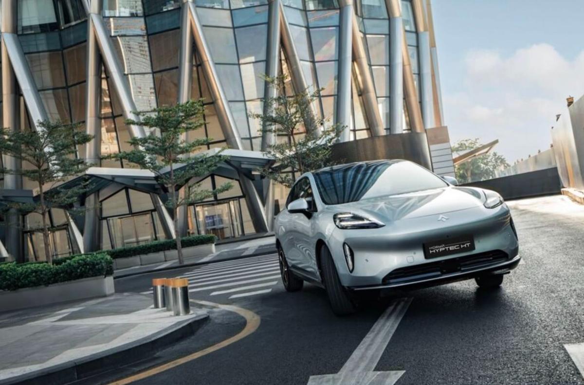 В России начались продажи нового электрического кроссовера GAC Hyptec HT