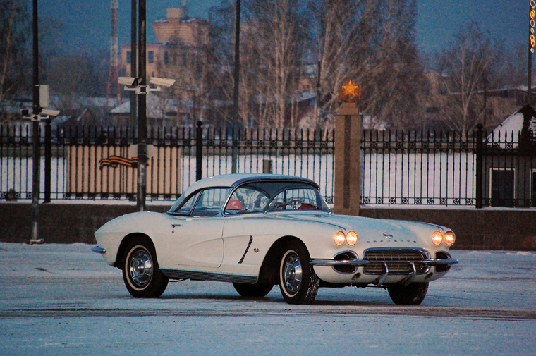 Центральным экспонатом в музее УГМК стала культовая автомашина из США Chevrolet Corvette