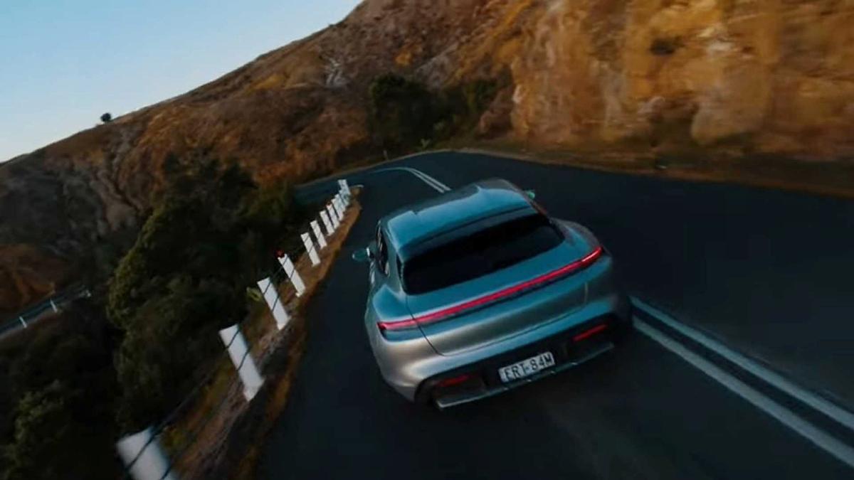 Компания Porsche показала электрический Porsche Taycan Cross Turismo в  красивом видео