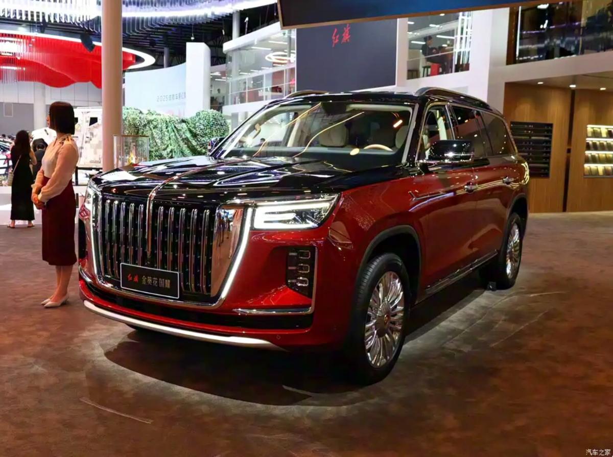 Аналог российского Aurus Komendant от Hongqi поступит в продажу в 2026 году