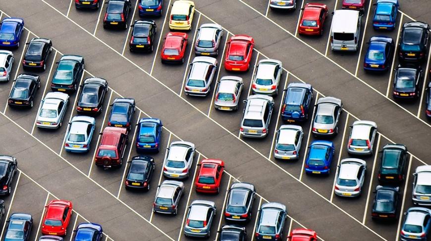 Продажи новых легковых автомашин в РФ выросли почти во всех сегментах в сентябре 2022 года 