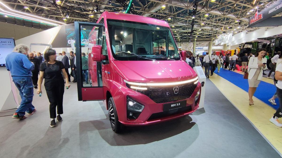 В Москве представили развозной фургон ГАЗ SDV 3.5 на базе «ГАЗели» в стиле грузовиков Amazon