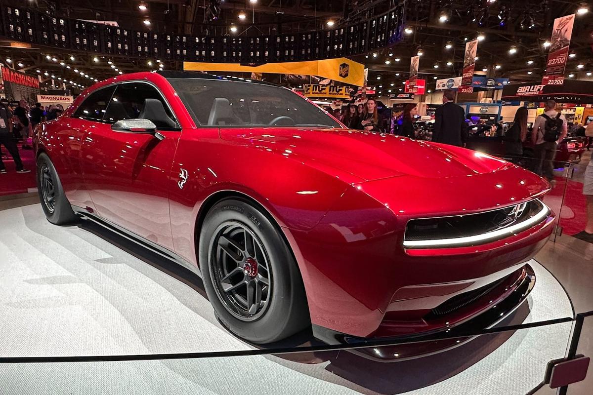 Dodge 2025. Додж спорткар будущего. Российская машина сделана под Ferrari. Раллийный Форд Мустанг из Волги. Dodge CEO.