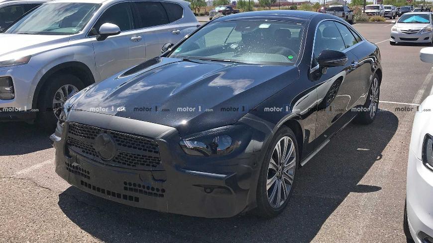 В пробке заметили прототип нового Mercedes E-Class Coupe 