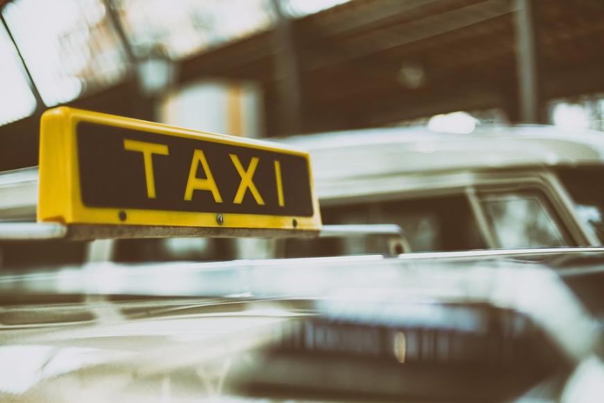 В российских регионах могут ограничить количество машин такси 