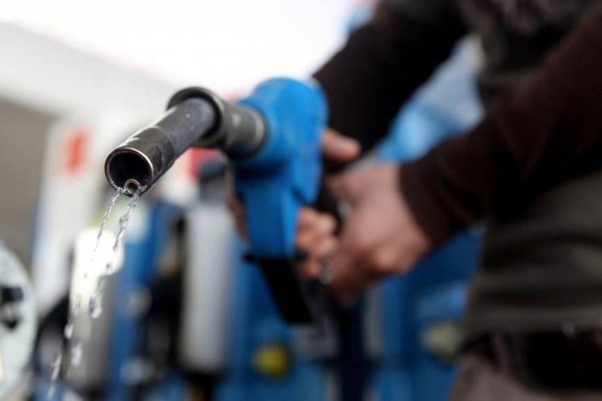 Три несложных способа проверить качество бензина на АЗС