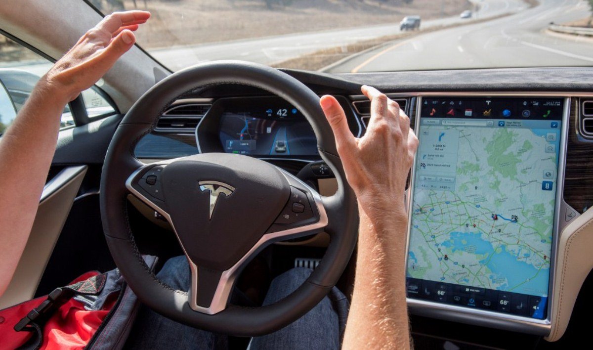 Автопилот Tesla могут получить другие автомобили