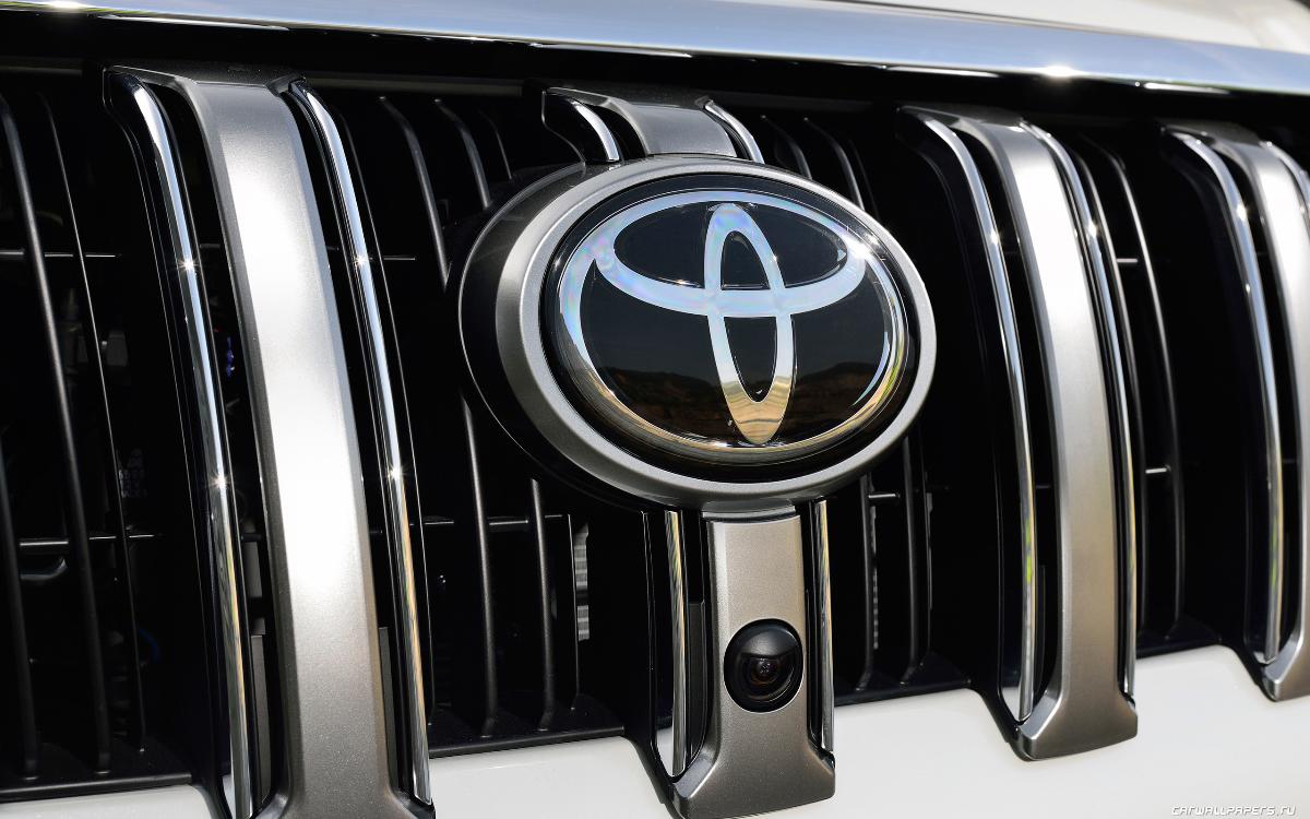 Toyota Land Cruiser Prado получил юбилейную спецверсию 70th Anniversary в России