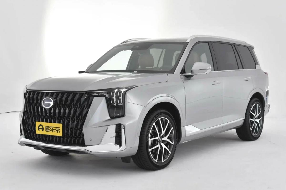 Мощный гибридный кроссовер GAC GS8 покинул Россию