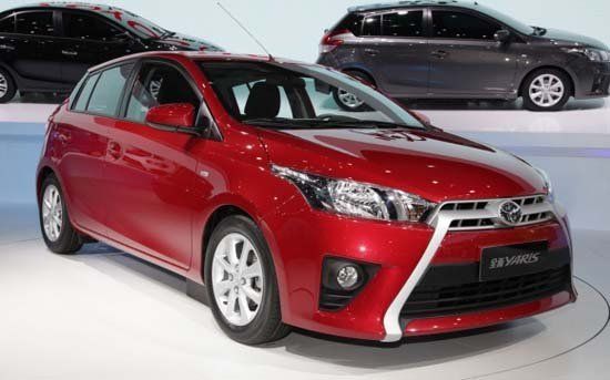 Компактный хетчбэк Toyota Yaris 2014