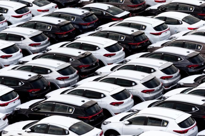 В августе выпуск легковых машин в РФ снизился на 3%