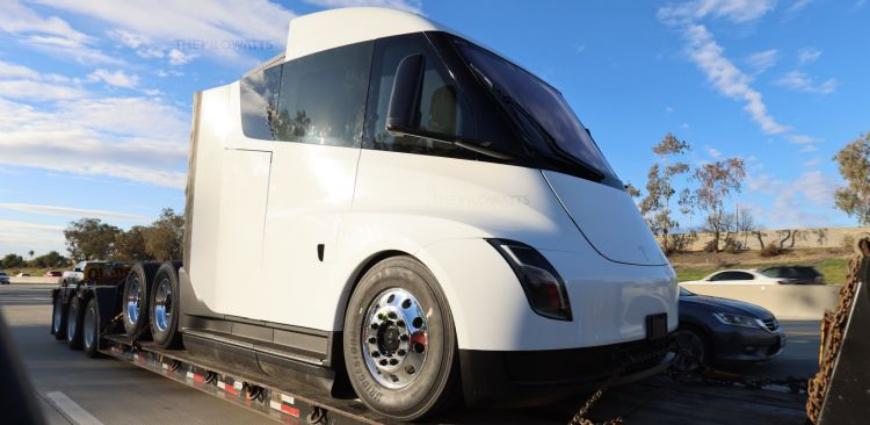 Электрический грузовик Tesla Semi готов к производству