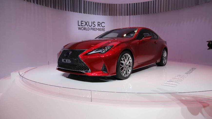 Lexus представил в Париже новую версию купе RC