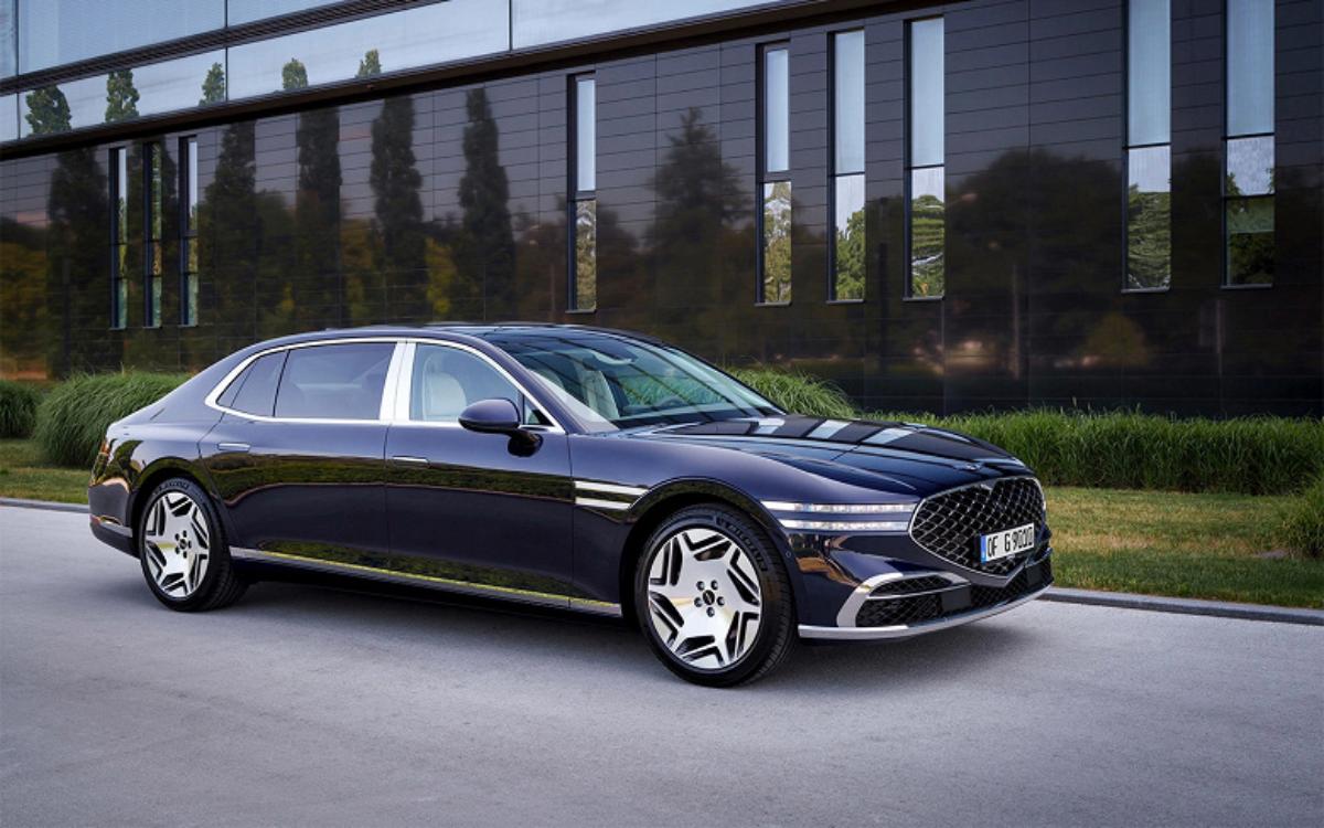 Дилер привез в РФ очень дорогой Genesis G90 Limousine с полным приводом