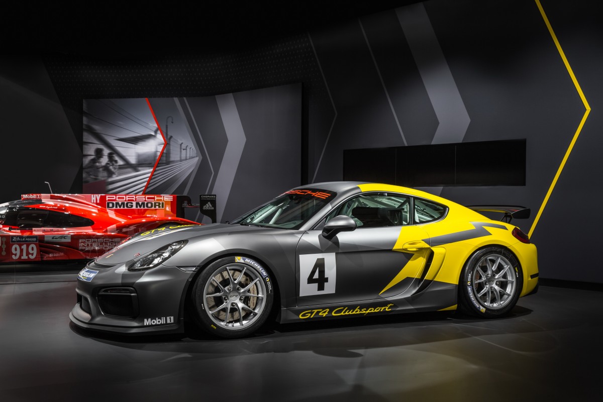 PORSCHE представила гоночный болид CAYMAN GT4 CLUBSPORT